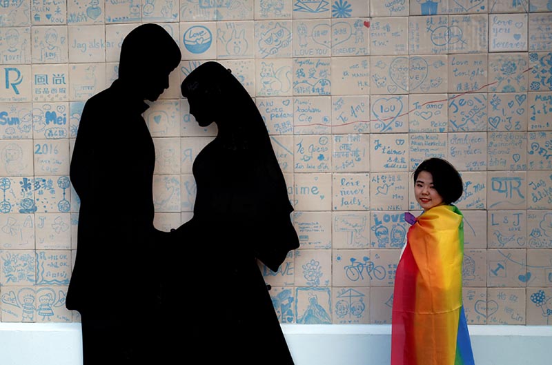 A participant poses next to a wedding studio during a lesbian, gay, bisexual and transgender (LGBT) pride parade to support same-sex marriage in Taipei, Taiwan, October 27, 2018. Photo: Reuters