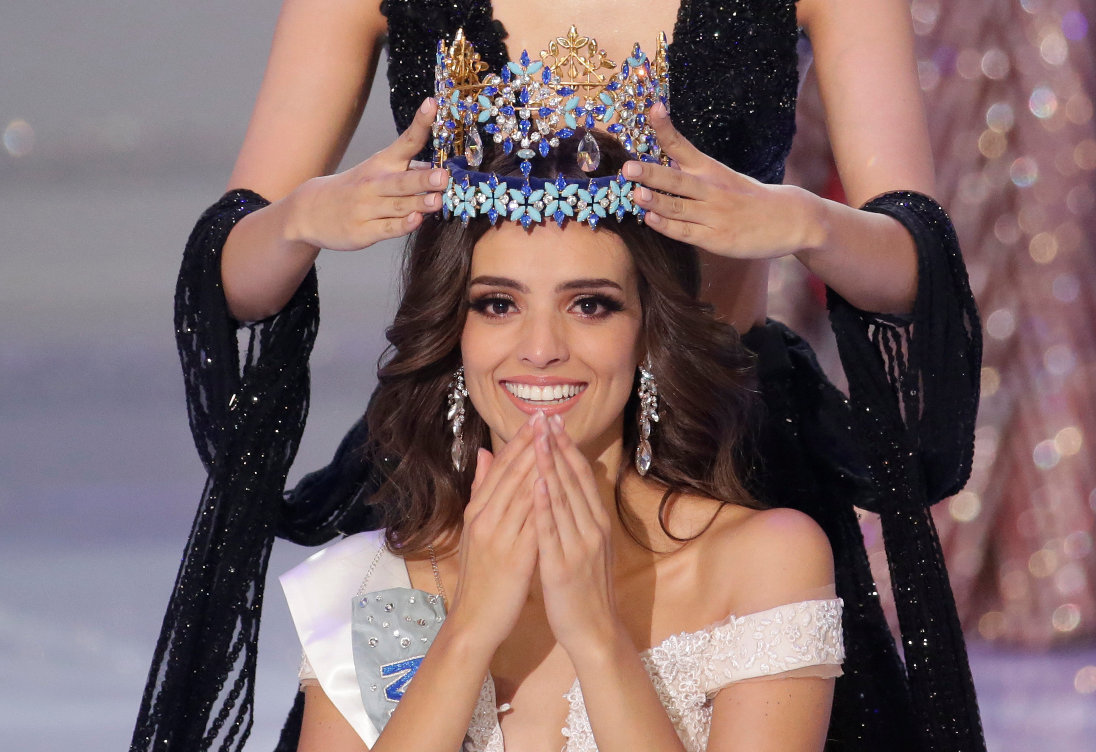 Miss Mexico Vanessa Ponce de Leon, 26, is crowned as she wins the Miss World 2018 title in Sanya, Hainan island, China December 8, 2018. REUTERS