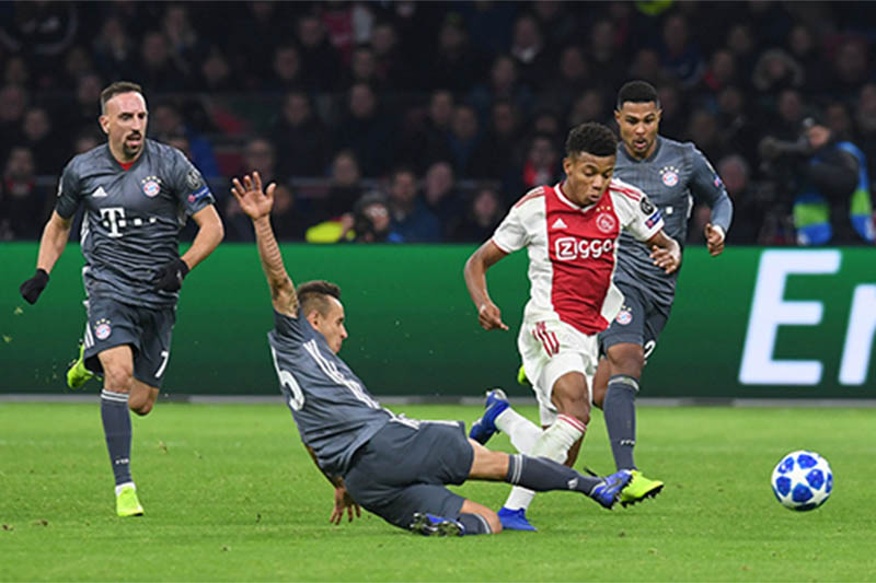 Ajax's David Neres in action with Bayern Munich's Rafinha, Franck Ribery and Serge Gnabry. Photo: Reuters