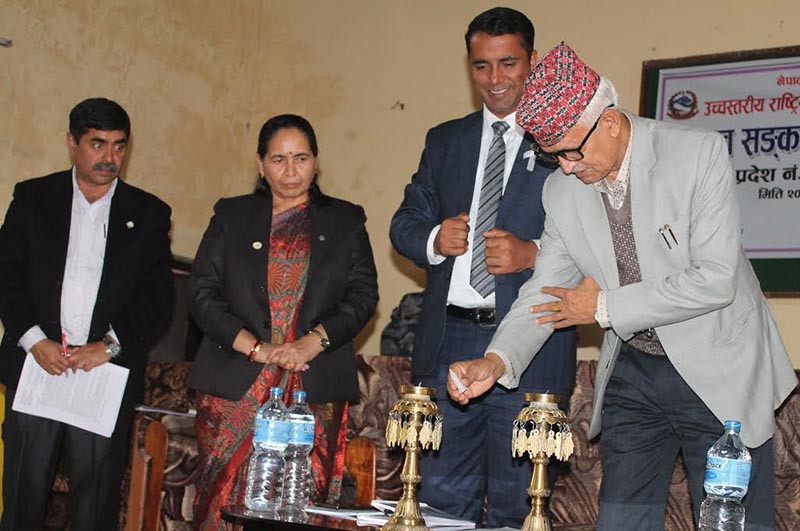Province 3 Chief Minister Dormani Poudel inaugurating a workshop organised by the High Level National nEducation Commission, in Hetauda, on Monday, December 3, 2018. Photo: THT