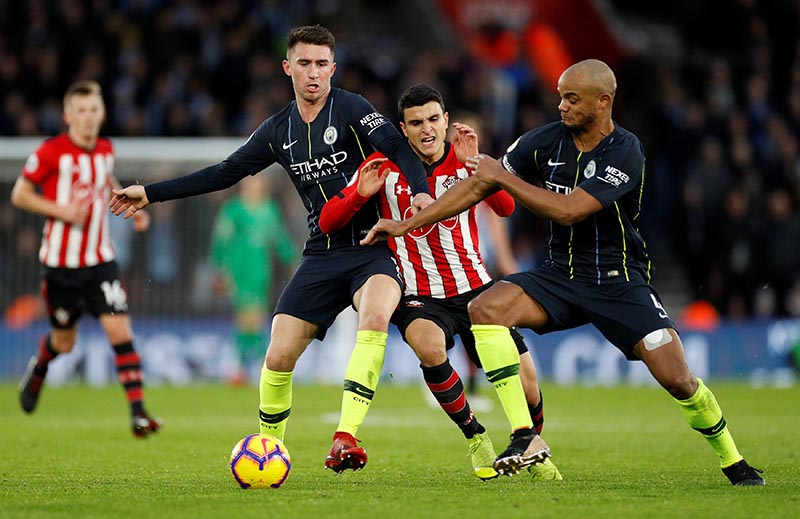 Southampton's Mohamed Elyounoussi in action with Manchester City's Aymeric Laporte and Vincent Kompany during the Premier League match between Southampton and Manchester City, at St Mary's Stadium, in Southampton, Britain, on December 30, 2018. Photo: Action Images via Reuters