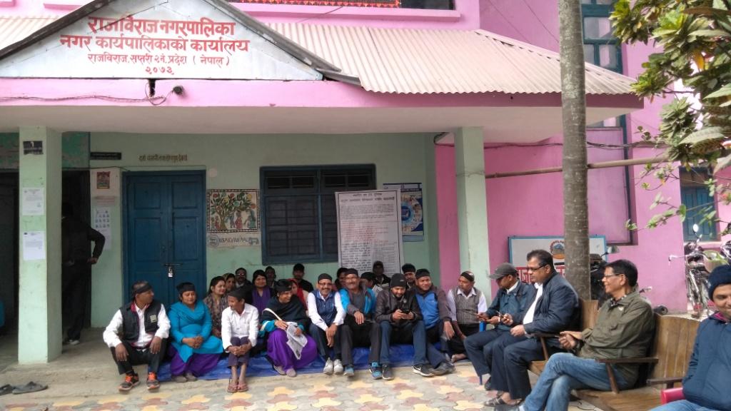 Protesting Government Staffers at a sit-in at Rajbiraj Municipality in Saptari on Monday, December 17, 2018. Photo: Brij Kumar Yadav/THT