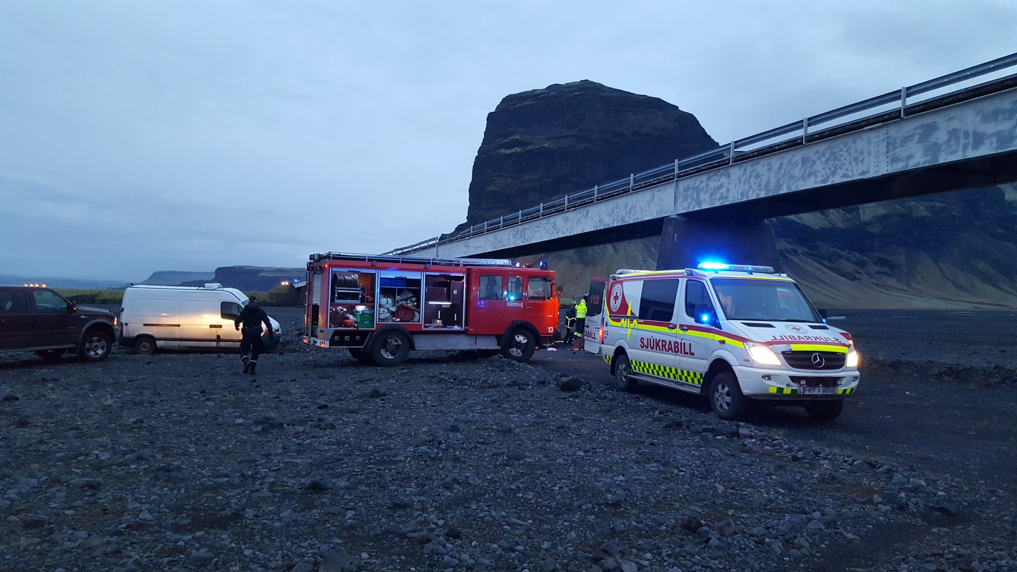 In this UGC photo provided by Tour guide Adolf Erlingsson on Thursday, Dec. 27, 2018 , emergency services at the scene of a crash, in Skeidararsandur, Iceland. Photo: AP