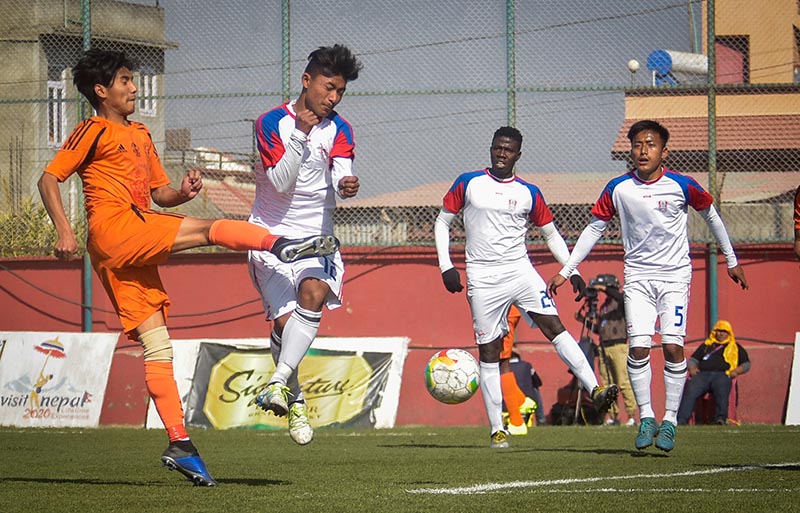 Action in the match between Himalayan Sherpa Club (left) and Brigade Boys Club during their Pulsar Martyrs Memorial A Division League match in Lalitpur on Wednesday. Photo: Naresh Shrestha / THT