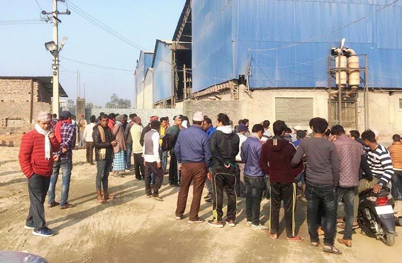 Locals staging a demonstration outside Shalimar Cement Industry in Jitpur-Simara Submetropolitan City, Bara, on Sunday, December 9, 2018. Photo: THT