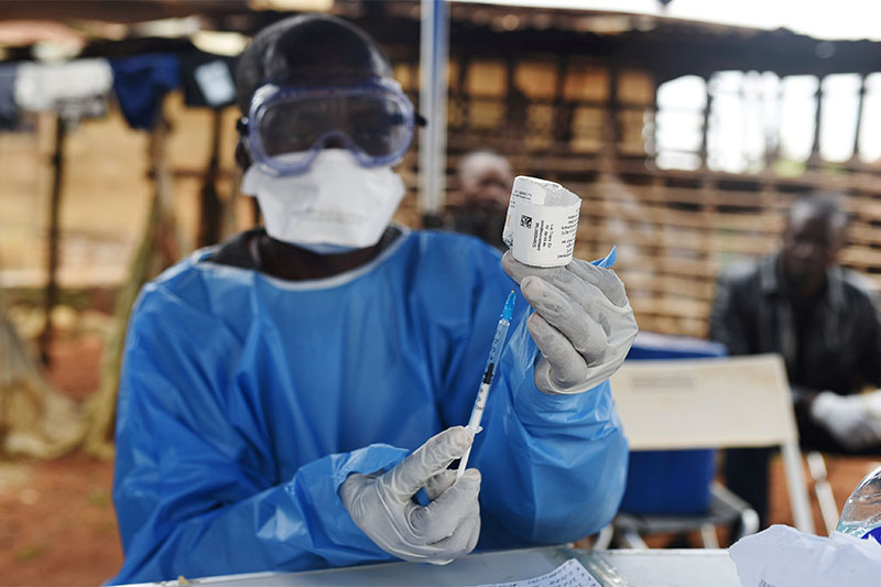 FILE PHOTO: A Congolese health worker prepares to administer Ebola vaccine, outside the house of a victim who died from Ebola in the village of Mangina in North Kivu province of the Democratic Republic of Congo, August 18, 2018. Photo: Reuters