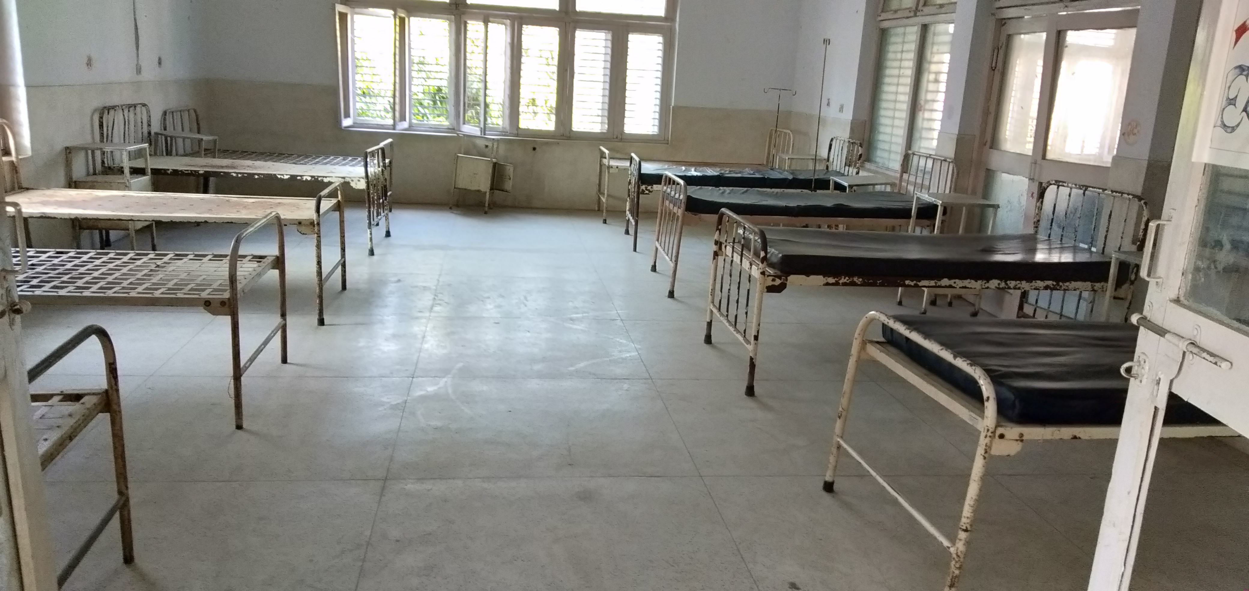 Empty beds at the surgical ward of Mahakali Zonal Hospital in Far Western Province as pictured on December 19, 2018. Photo: Prakash Singh/THT