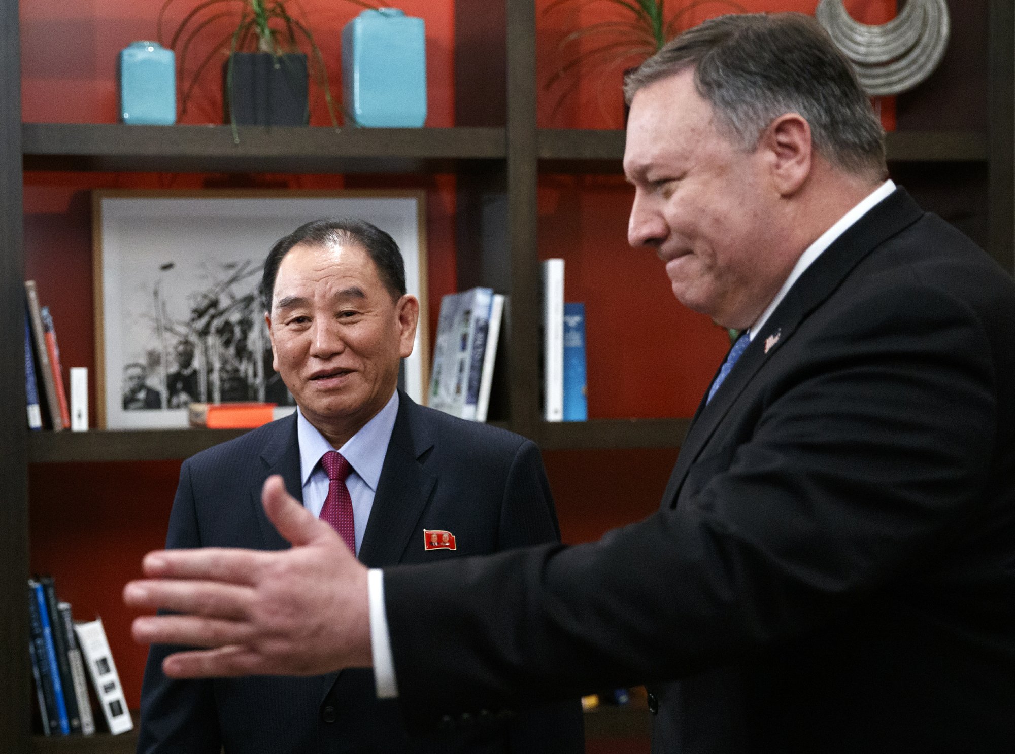Secretary of State Mike Pompeo, right, and Kim Yong Chol, a North Korean senior ruling party official and former intelligence chief, walk from a photo opportunity at the The Dupont Circle Hotel in Washington, on Friday, Jan. 18, 2019. Photo: AP