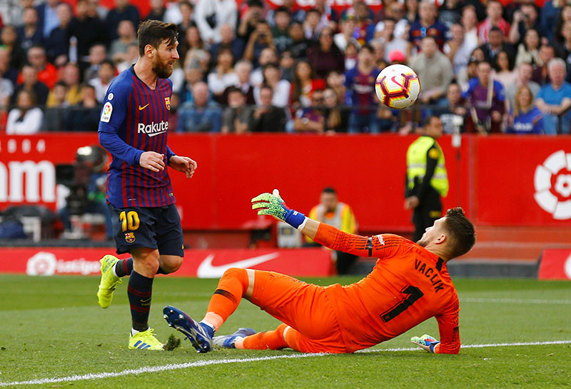 Barcelona's Lionel Messi scores their third goal to complete his hat-trick during the La Liga Santander match between Sevilla and FC Barcelona, at Ramon Sanchez Pizjuan, in Seville, Spain, on February 23, 2019. Photo: Reuters