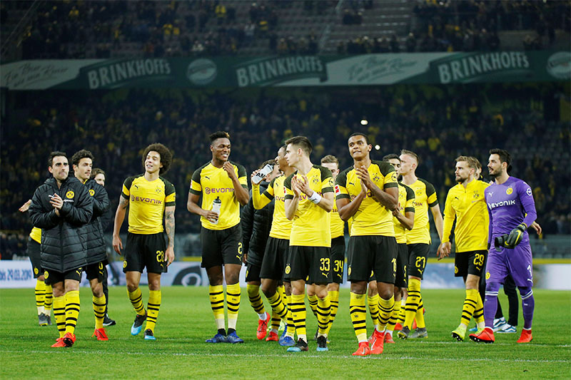 Borussia Dortmund players applaud fans after the match. Photo: Reuters