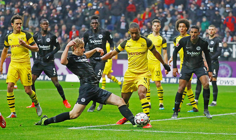 Eintracht Frankfurt's Martin Hinteregger in action with Borussia Dortmund's Abdou Diallo. Photo: Reuters