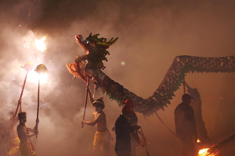 Folk artists perform fire dragon dance amid firecrackers to celebrate the Firecracker Dragon Festival during Chinese Lunar New Year celebrations in Nanning, Guangxi Zhuang Autonomous Region, China on February 15, 2019. Photo: Reuters
