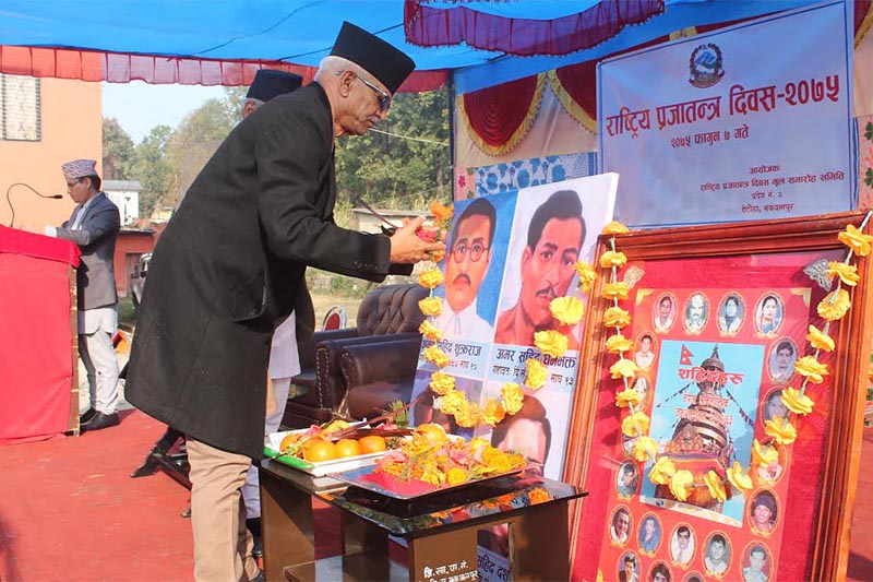Province 3 Chief Minister Dormani Poudel paying homage to martyrs on the occasion of Democracy Day, in Hetauda, on Tuesday, February 19, 2019. Photo: THT