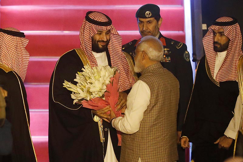 India's Prime Minister Narendra Modi presents a bouquet to Saudi Arabia's Crown Prince Mohammed bin Salman upon his arrival at an airport in New Delhi, India, February 19, 2019. Photo: Reuters