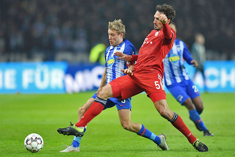 Bayern Munich's Mats Hummels in action with Hertha Berlin's Per Skjelbred. Photo: Reuters