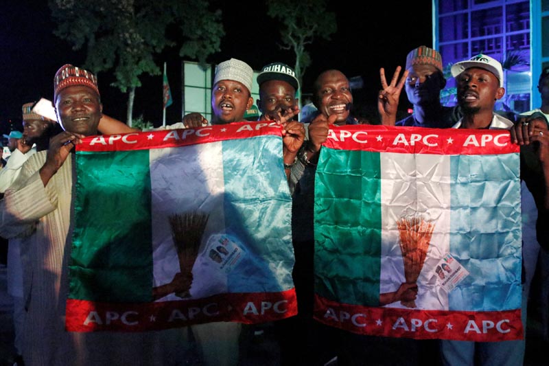 Supporters of Nigeria's President Muhammadu Buhari carry APC flags as they celebrate at the campaign headquarters of All Progressives Congress (APC) in Abuja, Nigeria February 26, 2019.Photo: Reuters