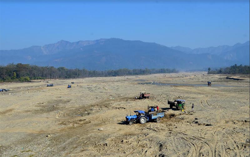 Extraction of river-related materials ongoing in Khatiya River of Kalaiya district, on Tuesday, February 26, 2019. Photo: Tekendra Deuba