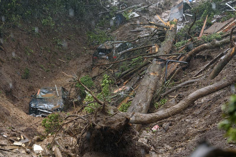 Cars and a large tree are seen in a debris trail in the aftermath of a mudslide that destroyed three homes on a hillside in Sausalito, California, Thursday, February 14, 2019.Photo: AP