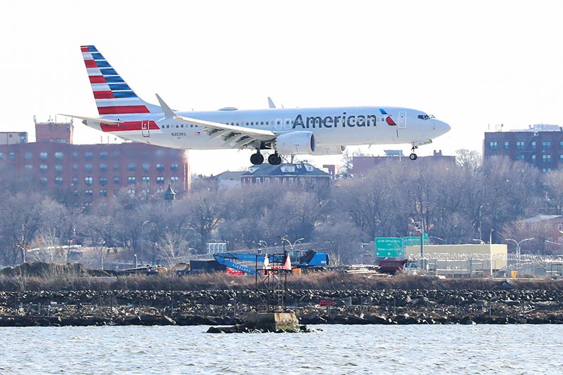 An American Airlines Boeing 737 Max 8, on a flight from Miami to New York City, comes in for landing at LaGuardia Airport in New York, US, March 12, 2019. Photo: AP