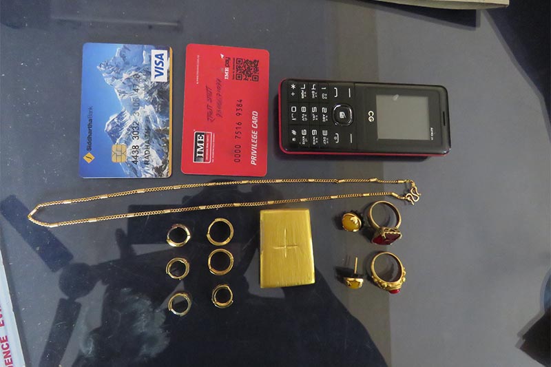 This image shows counterfeit gold jewellery, a mobile phone set and electronic cards belonging to Radha Thapa (49), a permanent resident of Bhandarithok, Palungtar Municipality-5 in Gorkha district, who has currently been residing in Pokhara Metropolis-10 in Kaski district, on Monday, March 11, 2019. Photo: THT