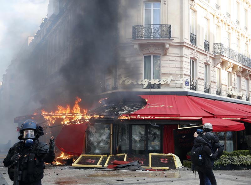 Paris famed restaurant Fouquet's burns on the Champs Elysees avenue during a yellow vests demonstration Saturday, March 16, 2019 in Paris. Paris police say more than 100 people have been arrested amid rioting in the French capital by yellow vest protesters and clashes with police. Photo: AP/File