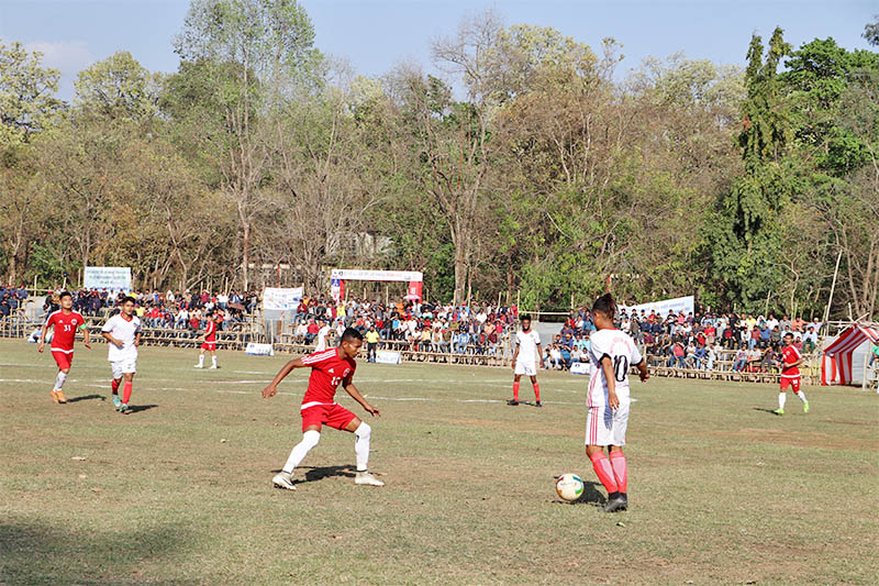 Players in action during the semi-finals of the ongoing Martyr's Memorial Makwanpur Gold Cup in Hetauda today. Photo: Prakash Dahal