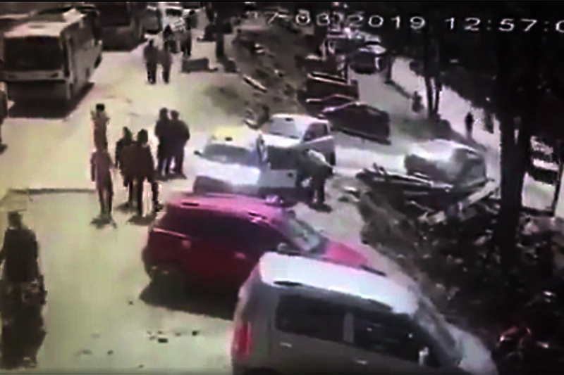 A cabbie pulling out a passenger from his taxi, in Chabahil, Kathmandu, on Wednesday, March 27, 2019. Photo: Saroj Basnet Twitter video screenshot