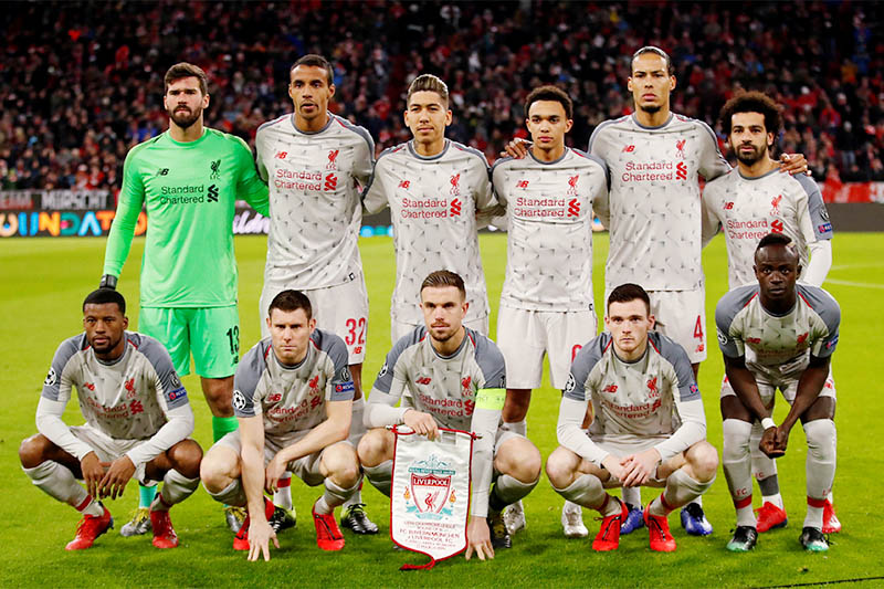 Liverpool players pose for a team group photo before the match. Photo: Reuters