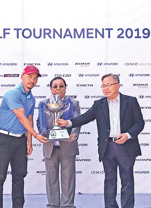 Tashi Dong receiving the trophy from South Korean Ambassador to Nepal Park Young-sik (right) after winning the Hyundai Open at the Gokarna Golf Club on Saturday. Photo: THT