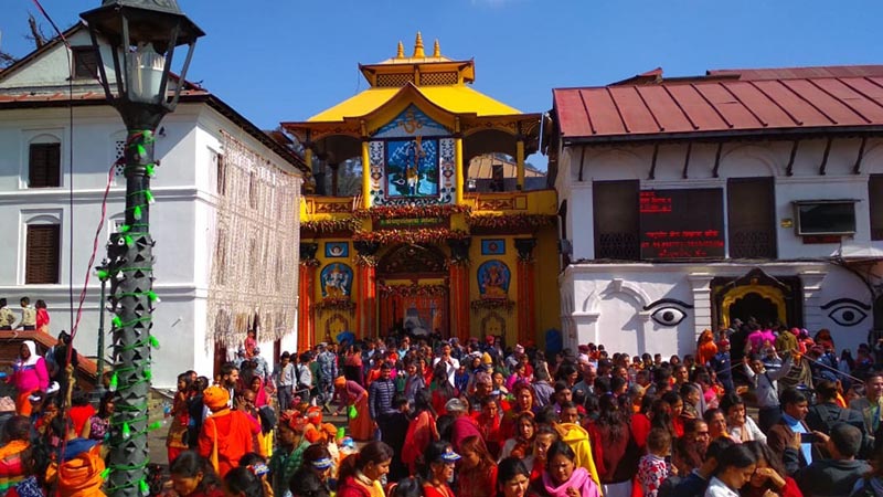 Hindu devotees throng Pashupatinath temple on the occasion of Mahashivaratri festival, on Monday, March 4, 2019. Photo: Suresh Chaudhary/THT