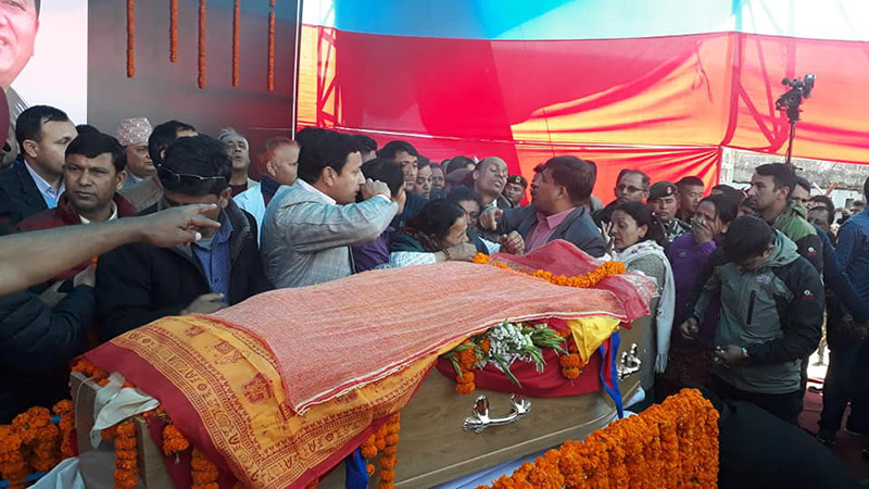 Late Minister Rabindra Adhikari's mother Laxmi Adhikari and wife Bidhya Adhikari offering their final tributes, at Pokhara Exhibition Centre, in Kaski, on Friday, March 1, 2019. Photo: Rishi Ram Baral/THT