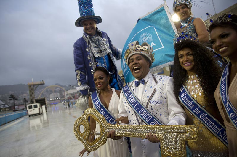 Carnival King Momo Wilson Neto, center holds the key to the city at a ceremony marking the official start of Carnival at the Sambadrome, in Rio de Janeiro, Brazil, Friday, March 1, 2019. Photo: AP