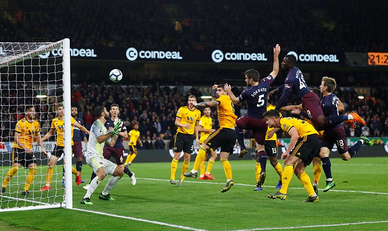 Arsenal's Sokratis Papastathopoulos scores their first goal during the match between Wolverhampton Wanderers and Arsenal, on Molineux Stadium, in Wolverhampton, Britain, on April 24, 2019. Photo: Reuters