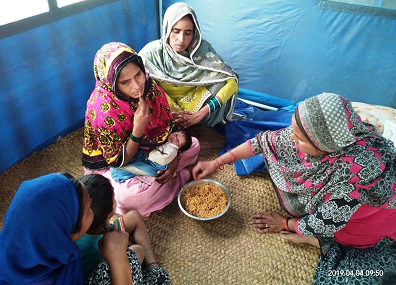 A post-partum woman, Rekhama Khatun, and her 20-day-old baby, surviving on noodles at Pheta Rural Municipality of Bara district, on Thursday, April 4, 2019. Photo: THT