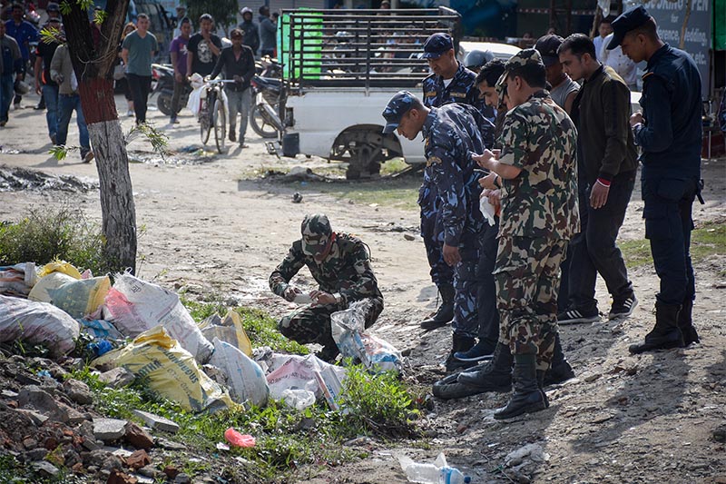 Bomb disposal squad of Nepali Army defusing a socket bomb in Basundhara, Kathmandu, on Monday, April 8, 2019. Photo: Naresh Krishna Shrestha/THT