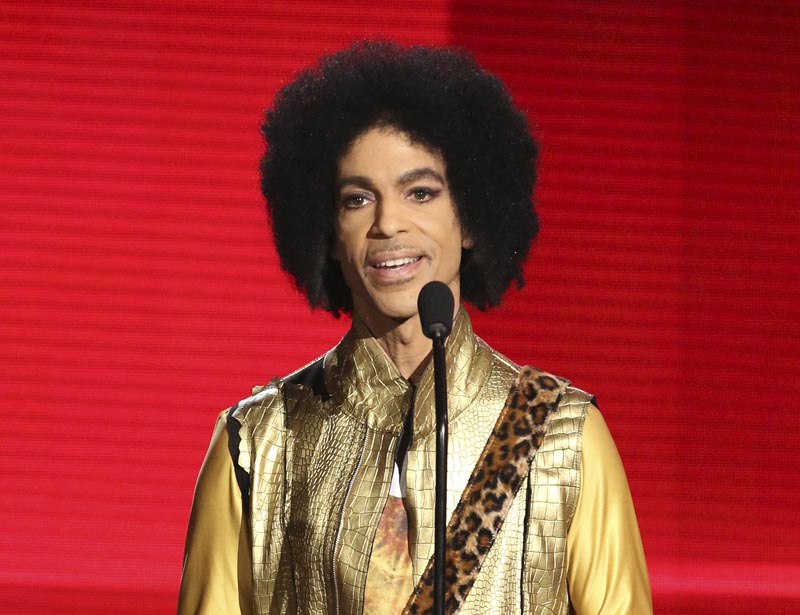 Prince presents the award for favorite album - Soul/R&amp;B at the American Music Awards in Los Angeles on November 22, 2015. Photo: AP/File