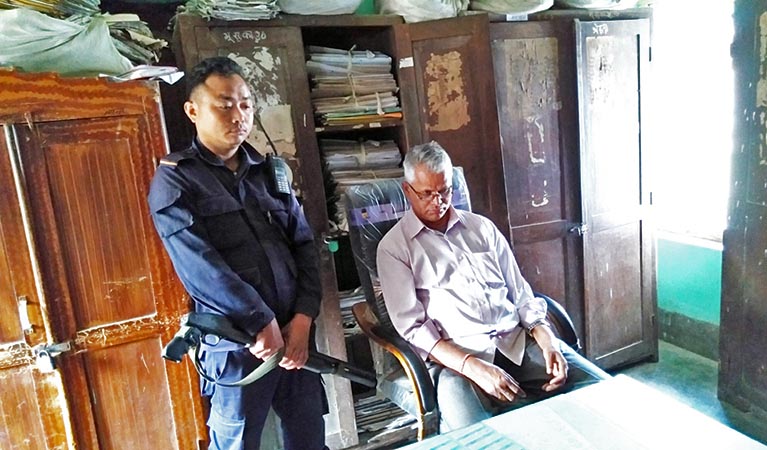 Basudev Mandal, a Non-Gazetted First-Class Officer (Nayab Subba) of Rajbiraj-based Land Revenue Office in police custody on the charge of graft, in Rajbiraj Municipality of Saptari district on Monday, April 8, 2019. Photo: Byas Shankar Upadhyaya/ THT