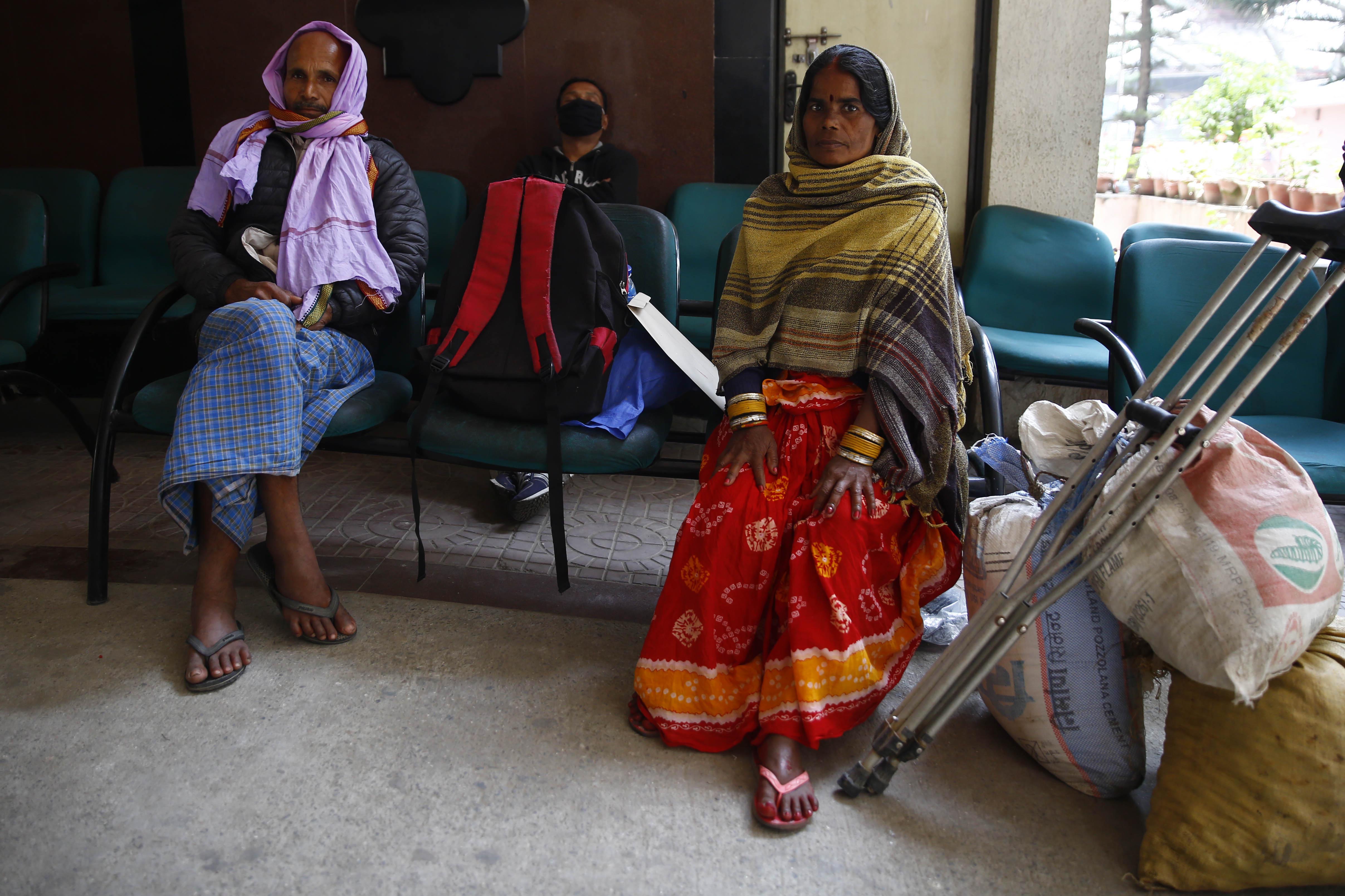 A man, along with his wife, who arrived from Rautahat district, waiting for the treatment of his wife’s leg at Trauma Centre, in Kathmandu, on Tuesday, April 9, 2019. Photo: Skanda Gautam/THT