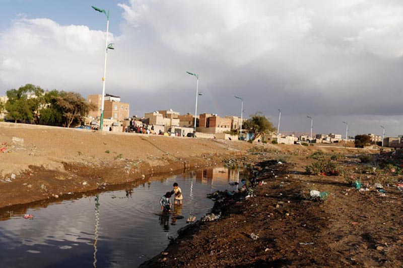 Children play in a water at a sewage pool amid an increase of cholera patients in Sanaa, Yemen March 17, 2019. Photo: Reuters