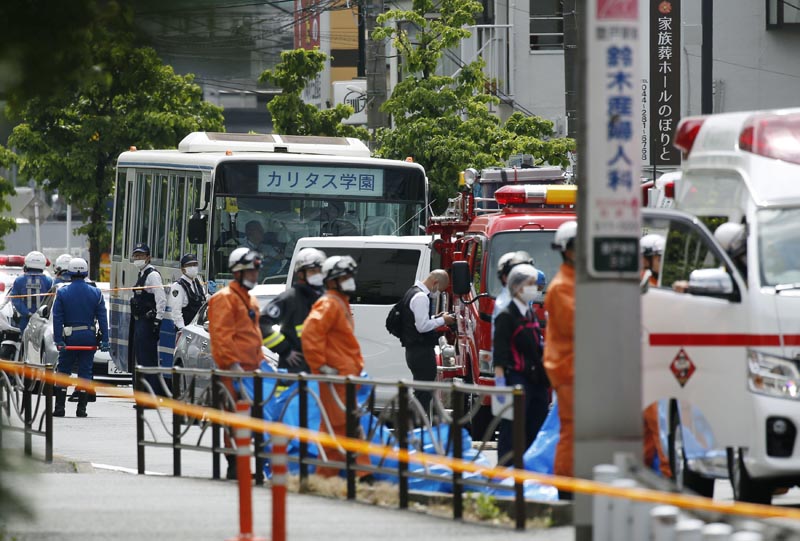 A school bus, center, is parked at the scene of an attack in Kawasaki, near Tokyo Tuesday, May 28, 2019. Photo: Kyodo News via AP