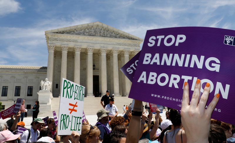 Abortion rights activists rally outside the U.S. Supreme Court in Washington, US, May 21, 2019. Photo: Reuters