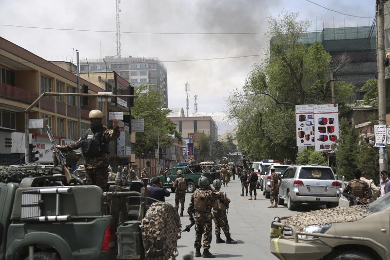 Afghan security personnel arrives near the site of a huge explosion in Kabul, Afghanistan, Wednesday, May 8, 2019. Photo: AP