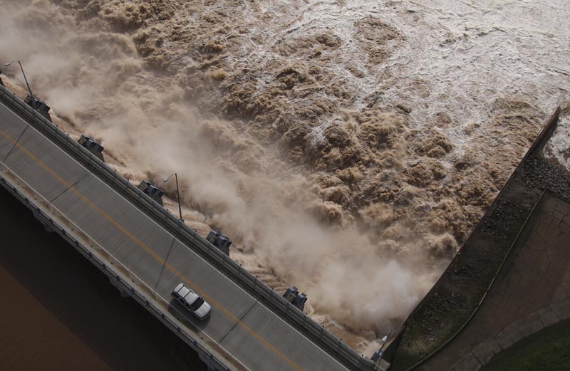 Water is released from the Keystone Dam into the Arkansas River northwest of Tulsa, Okla., Friday, May 24, 2019. Photo: Tom Gilbert/Tulsa World via AP