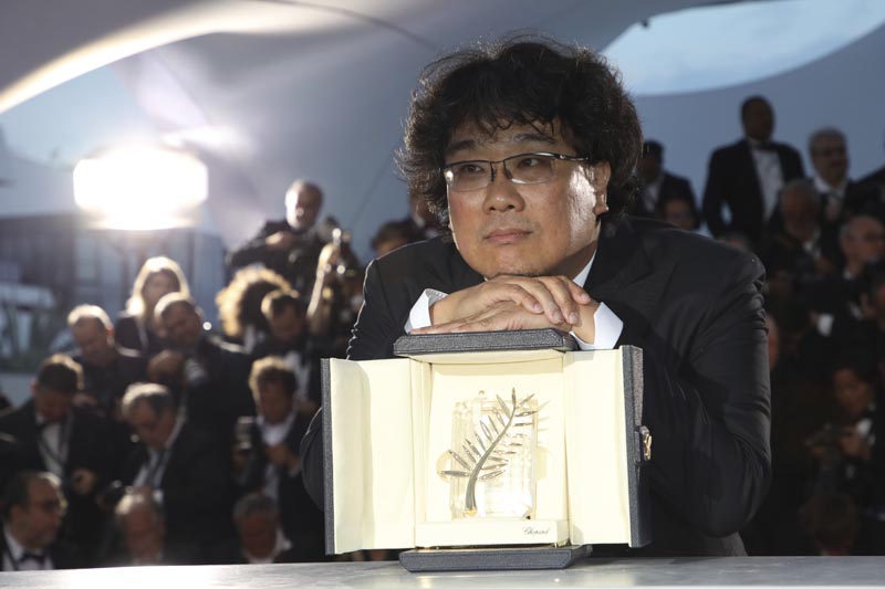 Director Bong Joon-ho poses with the Palme d'Or award for the film 'Parasite' during a photo call following the awards ceremony at the 72nd international film festival, Cannes, southern France, Saturday, May 25, 2019. Photo: AP
