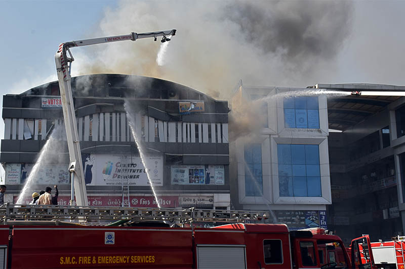 Firefighters douse a fire that broke out in a four-story commercial building in Surat, in the western state of Gujarat, India, May 24, 2019. Photo: Reuters