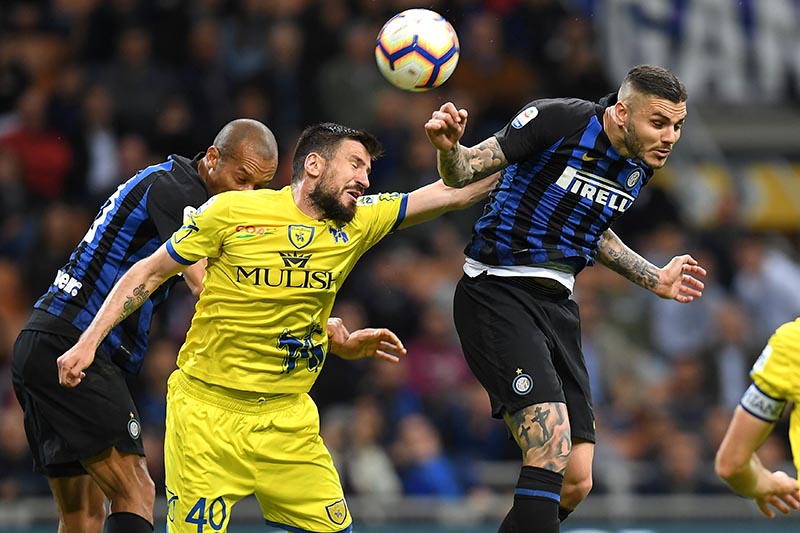 Inter Milan's Mauro Icardi in action with Chievo's Nenad Tomovic during the Serie A match between Inter Milan and Chievo Verona, at San Siro, in Milan, Italy, on May 13, 2019. Photo: Reuters