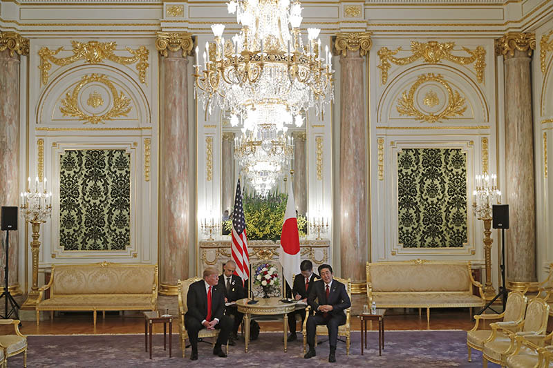US President Donald Trump, left, meets with Japanese Prime Minister Shinzo Abe at Akasaka Palace, Japanese state guest house in Tokyo, Monday, May 27, 2019. Photo: AP