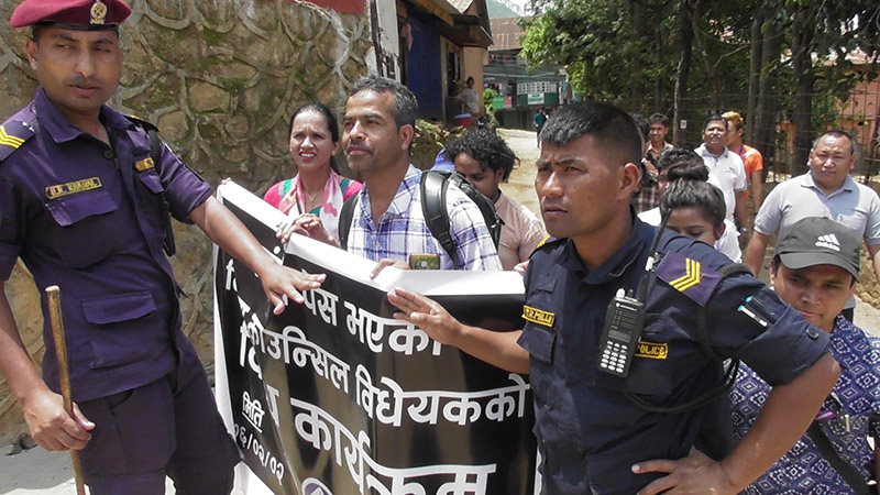 Journalists -- participating in a rally to protest the media council bill -- being obstructed by security personnel at the premises of District Administration Office in Phidim, Panchthar, on Thursday, May 16, 2019. Photo: Laxmi Gautam/THT