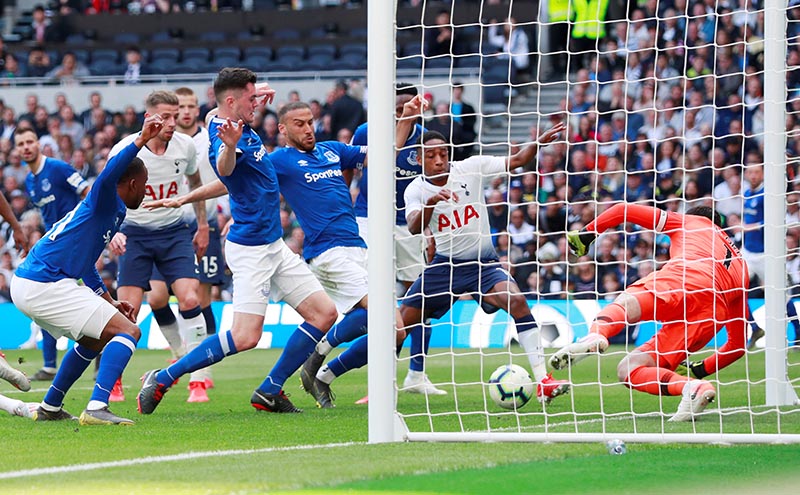 Everton's Cenk Tosun scores their second goal during the Premier League, at Tottenham Hotspur and Everton, at Tottenham Hotspur Stadium, in London, Britain, on May 12, 2019. Photo: Action Images via Reuters
