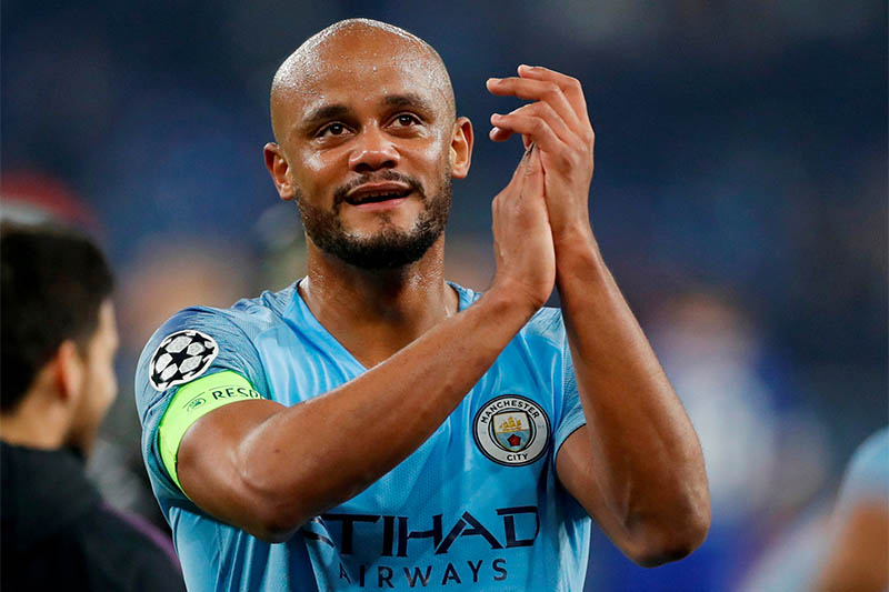 Manchester City's Vincent Kompany applauds the fans at the end of the match. Photo: Reuters